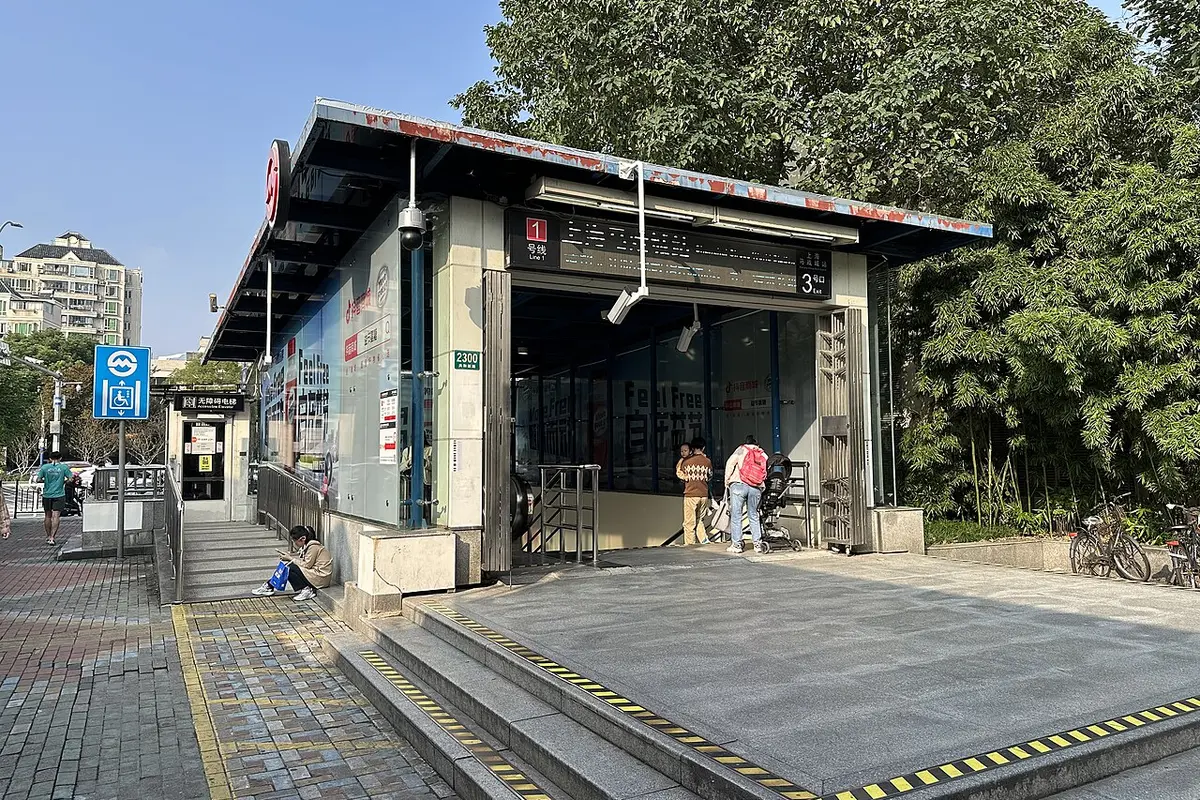 Exit 3 of Shanghai Circus World metro station on Line 1, with a sign for the lift beside the stairs